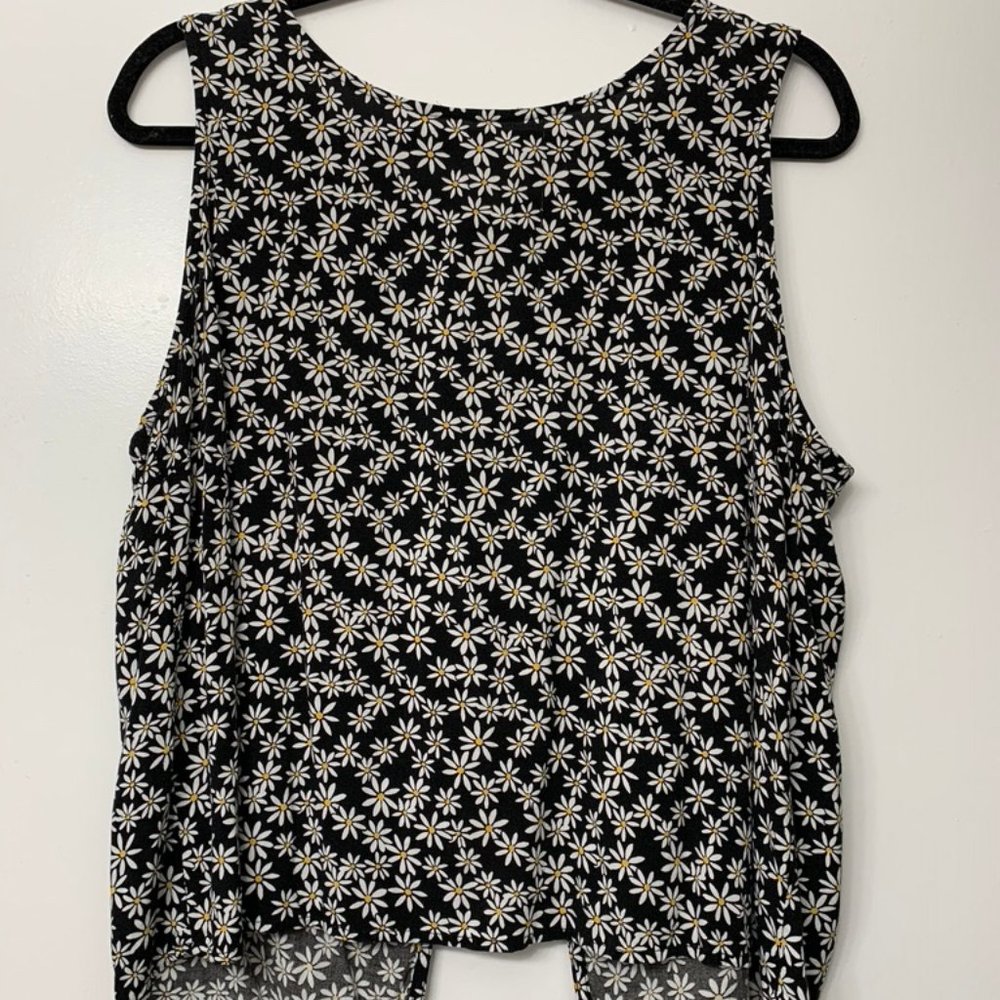 Daisy Print Sleeveless Top